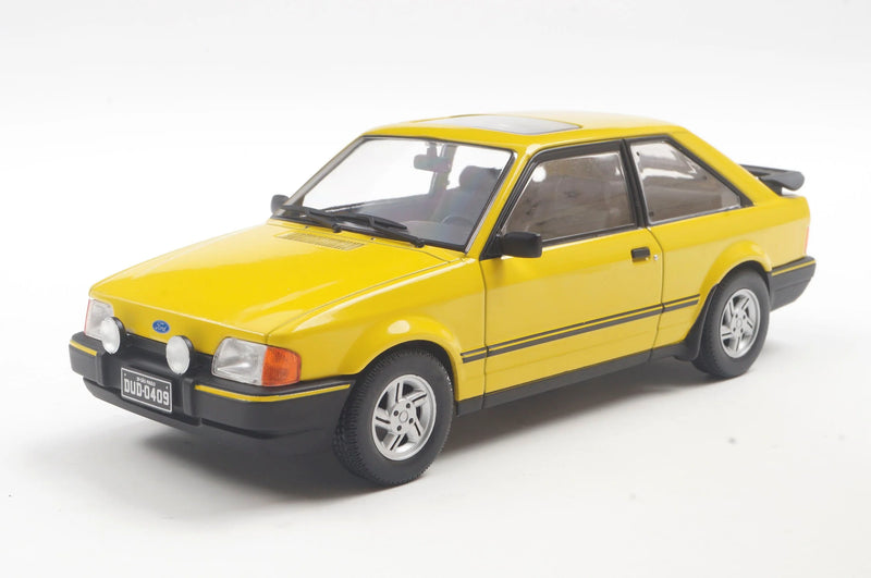 Ford Escort XR3 (1988) - Amarelo - California Classics