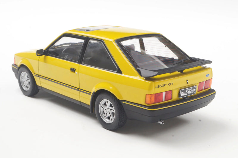 Ford Escort XR3 (1988) - Amarelo - California Classics