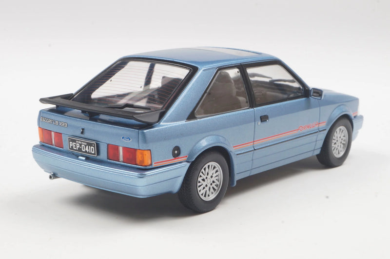Ford Escort XR3 (1991) - Azul - California Classics