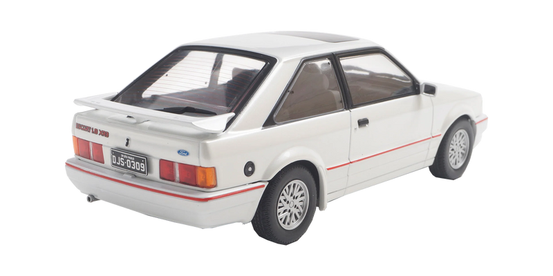 Ford Escort XR3 (1992) - Branco - California Classics