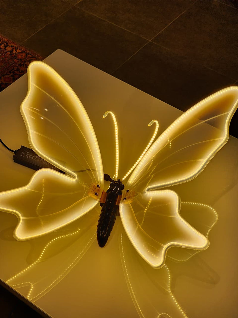 BORBOLETA 80CM COM LED WARM COM SUPORTE BIVOLT