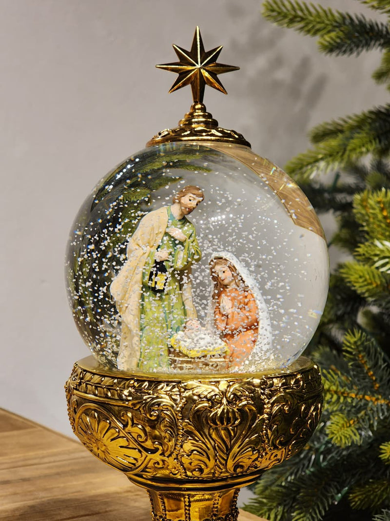 GLOBO DE NEVE COM SAGRADA FAMÍLIA DOURADO LUZ E MOVIMENTO 26,5CM