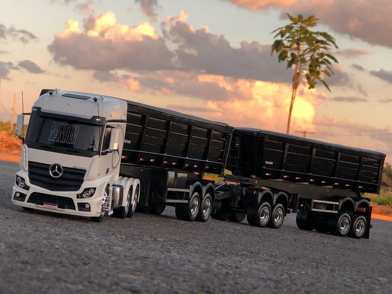 Miniatura Mercedes-Benz Arocs 3363 6x4 ClassicSpace com Rodotrem Basculante (Escala 1/24)