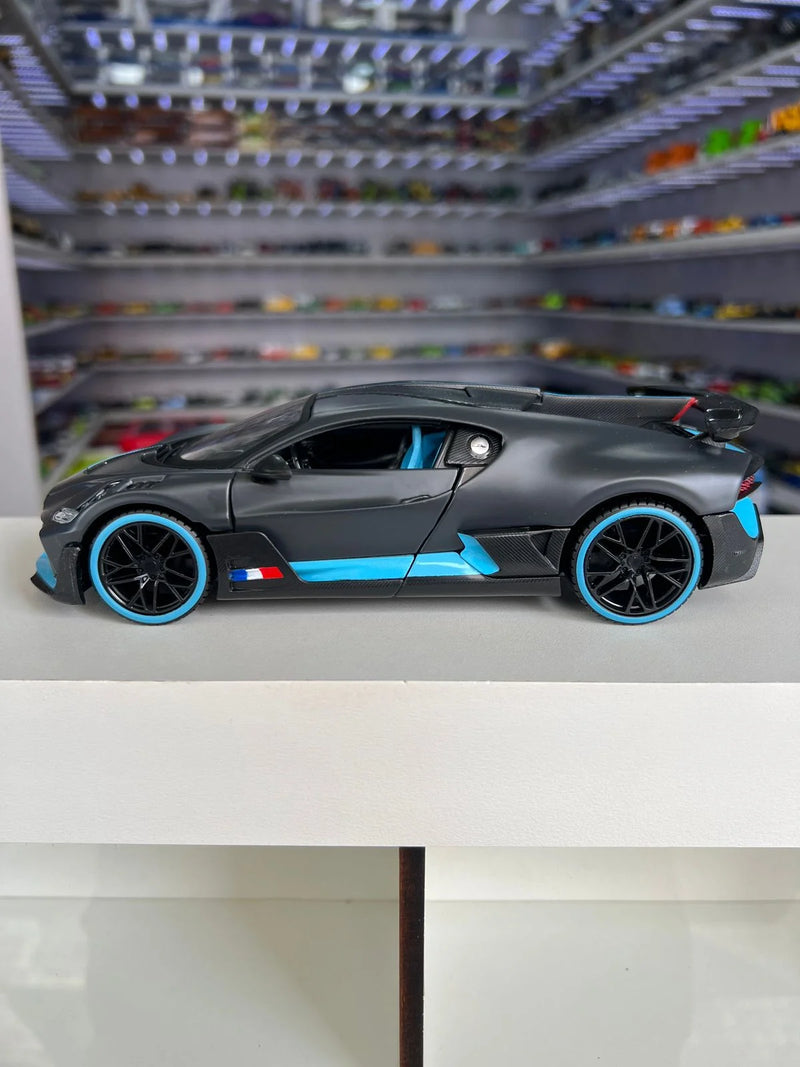 Bugatti Divo Cinza