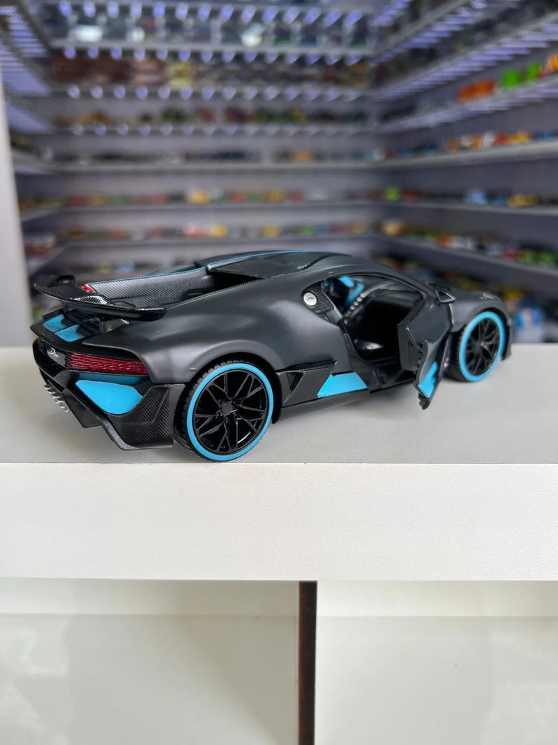 Bugatti Divo Cinza