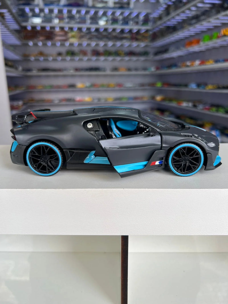 Bugatti Divo Cinza