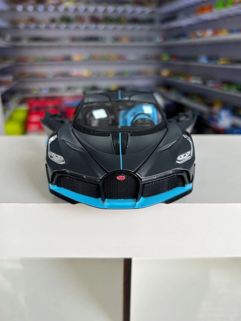 Bugatti Divo Cinza