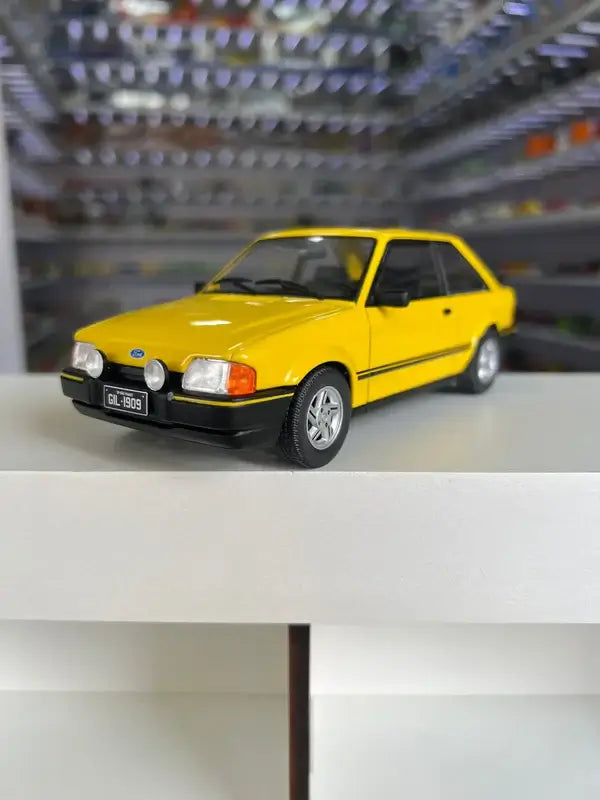 Ford Escort XR3 (1988) - Amarelo - California Classics