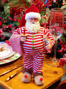 PAPAI NOEL COLECIONÁVEL DE PIJAMA COM CASTIÇAL E GATINHO 28CM - PRÉ VENDA 2025