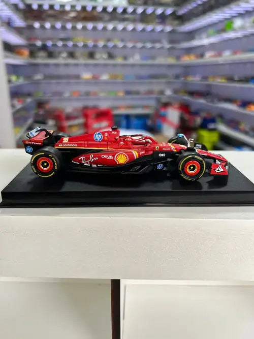 Fórmula 1 Ferrari SF24 Charles Leclerc 2024 c/ Display e Piloto