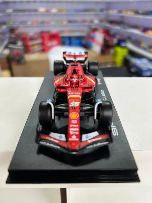 Fórmula 1 Ferrari SF24 Charles Leclerc 2024 c/ Display e Piloto