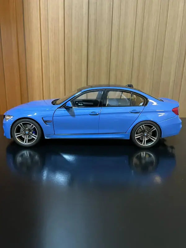 BMW M3 F80 Competition Azul