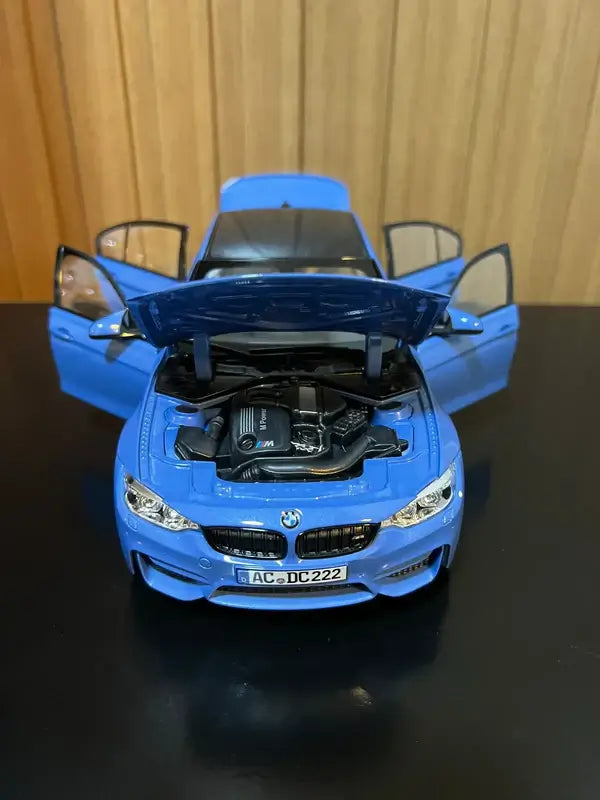 BMW M3 F80 Competition Azul