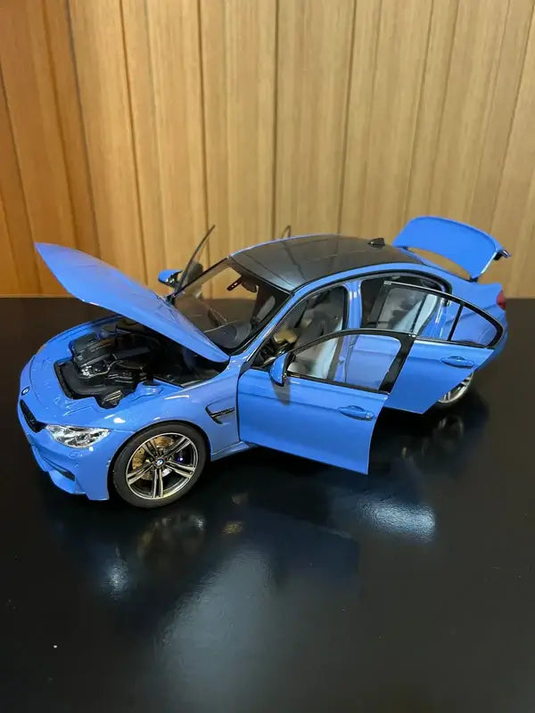 BMW M3 F80 Competition Azul